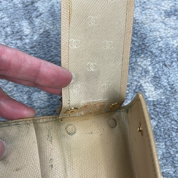 Chanel Interlocking CC Medallion Leather Keyholder Case Trifold Beige - Picture 15 of 17